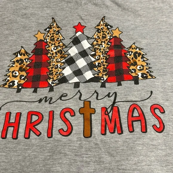 2 Christmas t-shirts - Picture 1 of 5